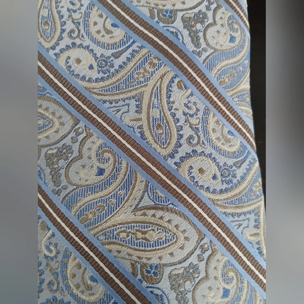 Pronto Uomo elegant paisley